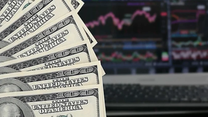 Der anhaltende Wertverfall des US-Dollars hat zu einer Wiederholung des Phänomens „Ausverkauf von US-Aktien“ geführt.