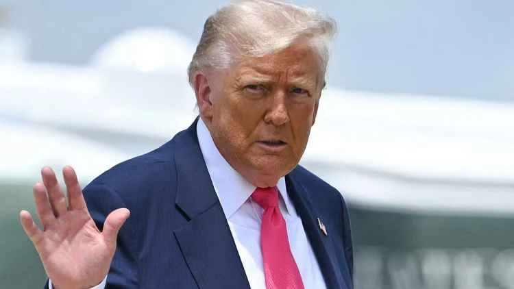 Trump ruft den nationalen Notstand aus und droht mit der Verhängung von Zöllen gegen Länder, die Öl nach Kuba liefern.