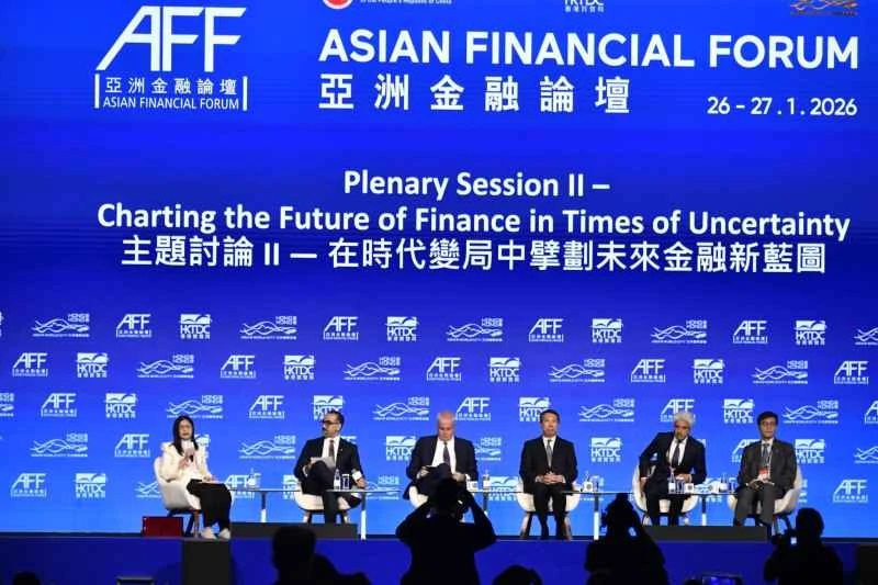 Die globale wirtschaftliche Erholung birgt versteckte Risiken; die Industrie plädiert für diversifizierte Strategien und die Nutzung der Digitalisierung.