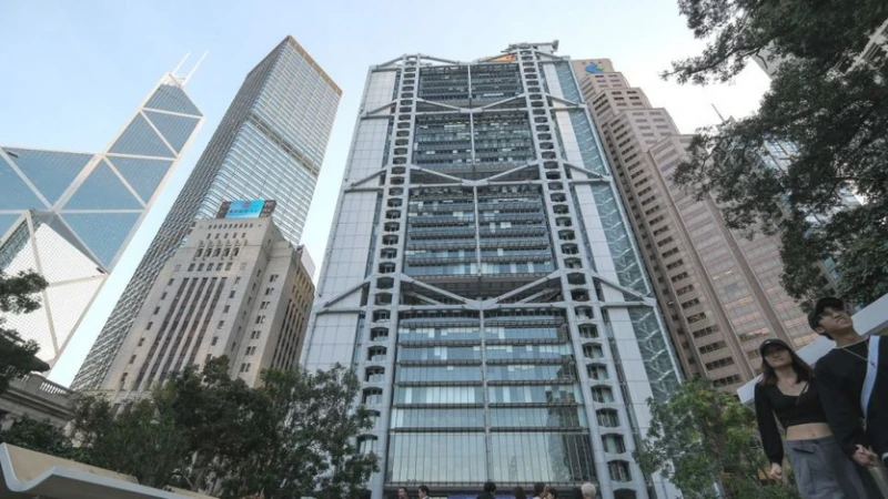 Die Banken in Hongkong belassen ihre Interbankenzinssätze unverändert; HSBC und BOC halten an 5 % fest. Branchenkenner gehen davon aus, dass die Interbankenzinsen kurzfristig niedrig bleiben werden.