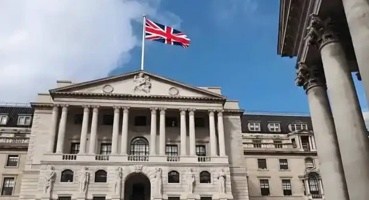 Die Bank von England hat ihren Leitzins unverändert gelassen.