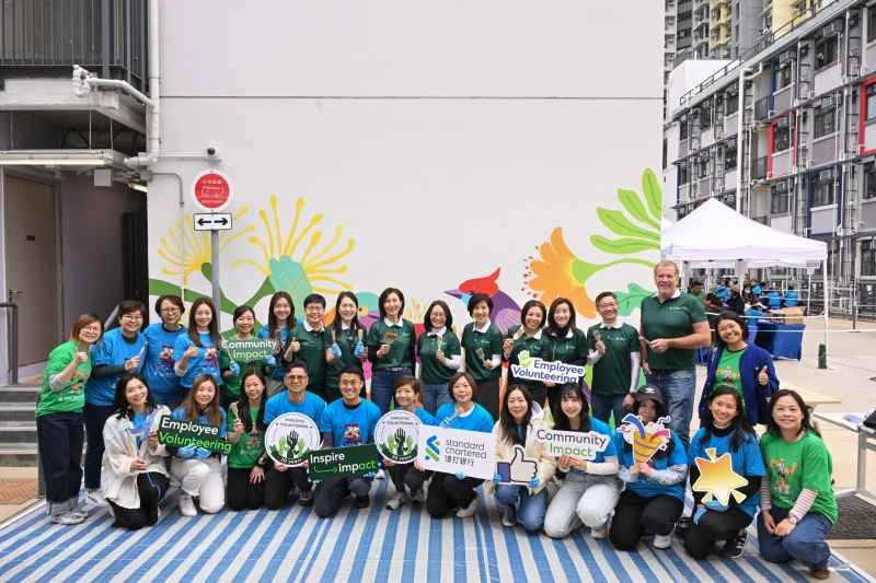 Der „Standard Chartered Arts & Fun Carnival“ wird in den „Kai Tak East Residences“ eröffnet.