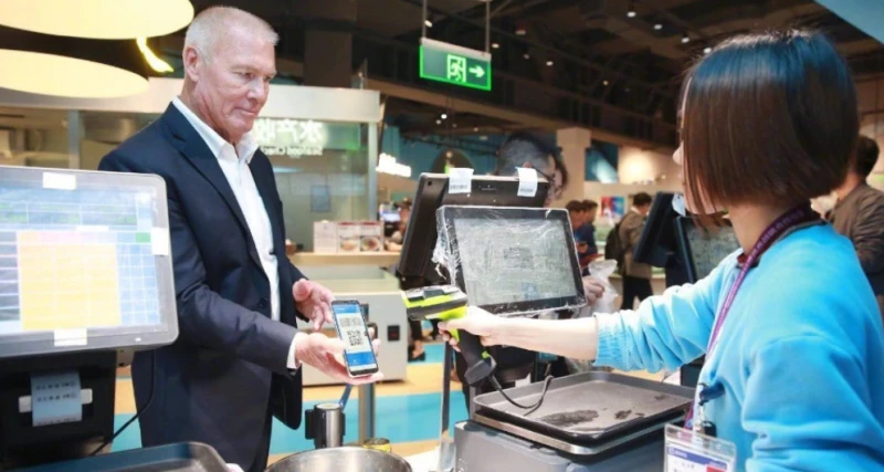 Ein Beamter der Cyberspace-Administration Chinas beantwortete Fragen von Reportern zu den „Durchführungsleitlinien zur Verbesserung der Benutzerfreundlichkeit digitaler Dienste für ausländische Staatsangehörige bei der Einreise in das Land“.