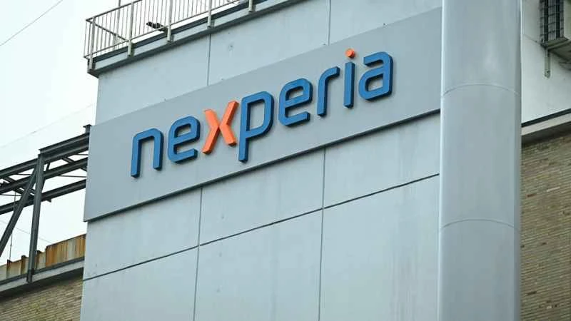 Das Handelsministerium beantwortet Fragen von Journalisten zur Bekanntgabe des Urteils im Nexperia-Halbleiterfall durch die Niederlande.