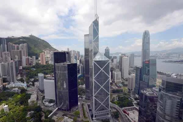 Die Zahl der einzelnen Büros überstieg 3.380, ein Anstieg von über 25 %, was der Wirtschaft Hongkongs jährliche Einnahmen in Höhe von 12,6 Milliarden HK$ einbrachte.