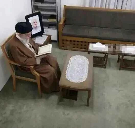 Die letzten Fotos Khameneis vor seinem Tod wurden veröffentlicht.