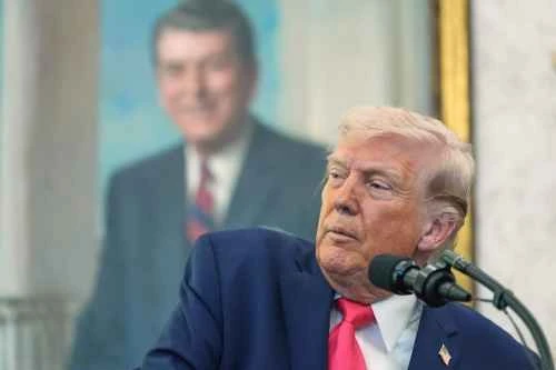 Trump behauptet, der Iran habe ein „unglaubliches Geschenk“ im Zusammenhang mit Öl, Erdgas und der Straße von Hormuz geschickt.